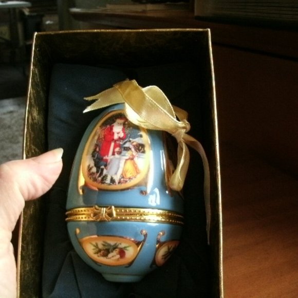 fine china Santa egg shaped musical ornament trinket box. - Picture 3 of 6